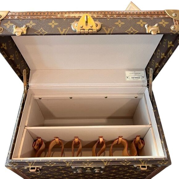 LOUIS VUITTON
Monogram Boite Pharmacie Toiletry Case - Picture 5 of 14